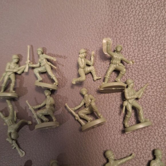 Milton Bradley Army Men Tank Battle Game 26 Green Pieces Cupcake Toppers 1975 - Picture 3 of 5